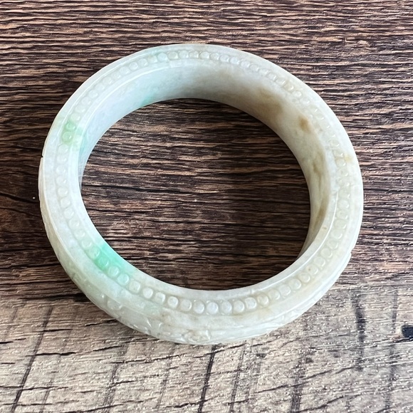 💚💯Authentic traditional carved green/yellow/white Jade bangle translucent - Picture 4 of 9